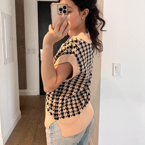 Houndstooth sweater vest casual layering top in neutral and black - Picture 2 of 7
